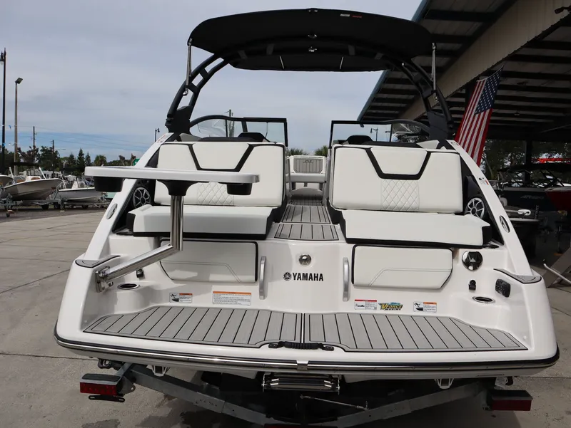 Slide: The Image of Rear view of 2026 Yamaha Boats 252XE with luxurious deck design. - 6