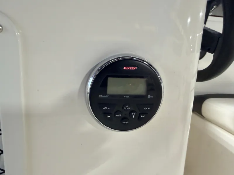 Slide: The Image of Jensen MS3A Bluetooth control on Bayliner Element E18 boat. - 21