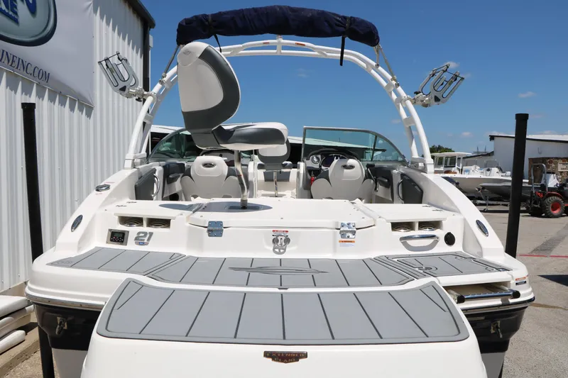 Slide: The Image of 2021 Chaparral 21 SSi Ski & Fish boat, rear view, docked outdoors. - 10