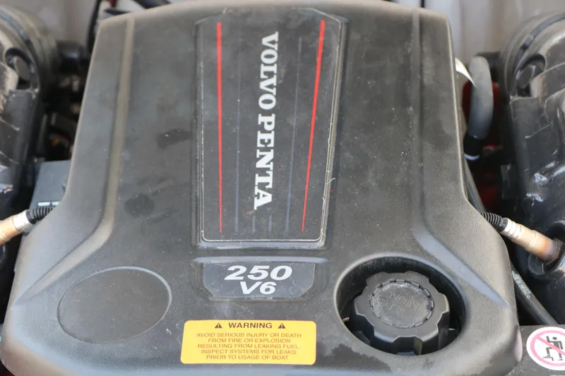 Slide: The Image of Volvo Penta 250 V6 engine in 2021 Chaparral 21 SSi Ski & Fish boat. - 33