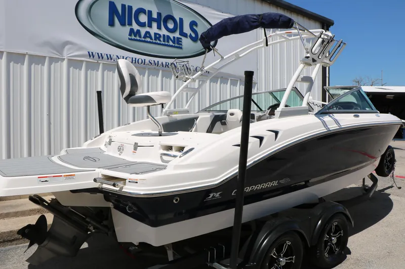 Slide: The Image of 2021 Chaparral 21 SSi Ski & Fish boat at Nichols Marine dealership. - 6