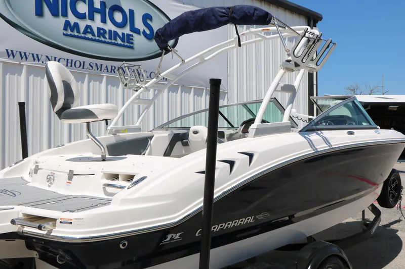 Slide: The Image of 2021 Chaparral 21 SSi Ski & Fish boat at Nichols Marine dealership. - 7