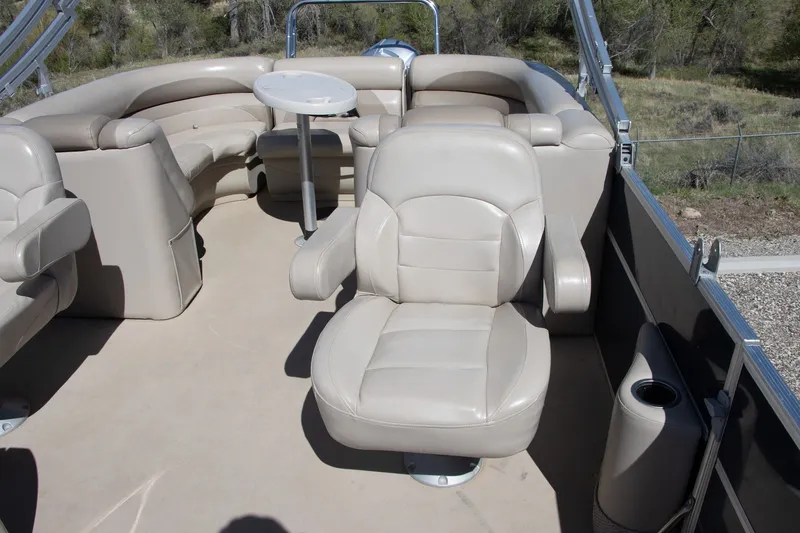 Slide: The Image of Interior of a 2017 Starcraft EX23 R boat with beige leather seating. - 10