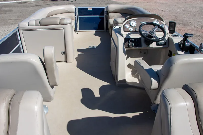 Slide: The Image of Interior of a 2017 Starcraft EX23 R pontoon boat. - 6