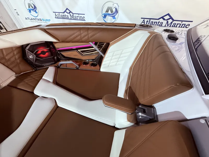 Slide: The Image of Tigé Ultré 23ZX 2024 - 59