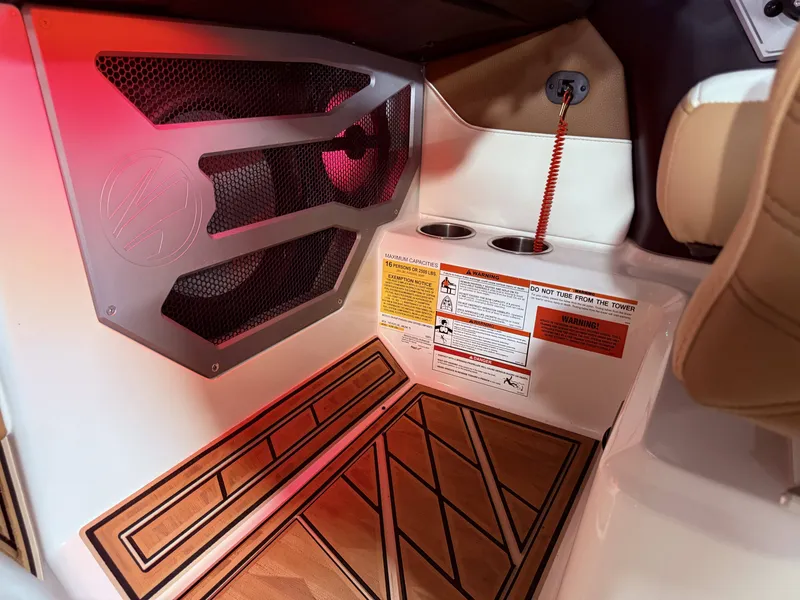 Slide: The Image of Tigé Ultré 23ZX 2024 - 65