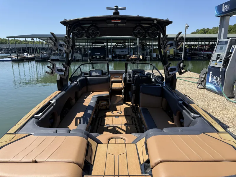 Slide: The Image of Interior of a 2021 Supra SE 550 boat at the dock. - 14