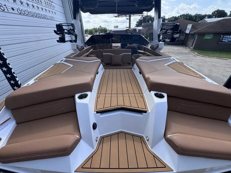 Slide: The Image of Nautique Super Air Nautique G23 2026 - 16