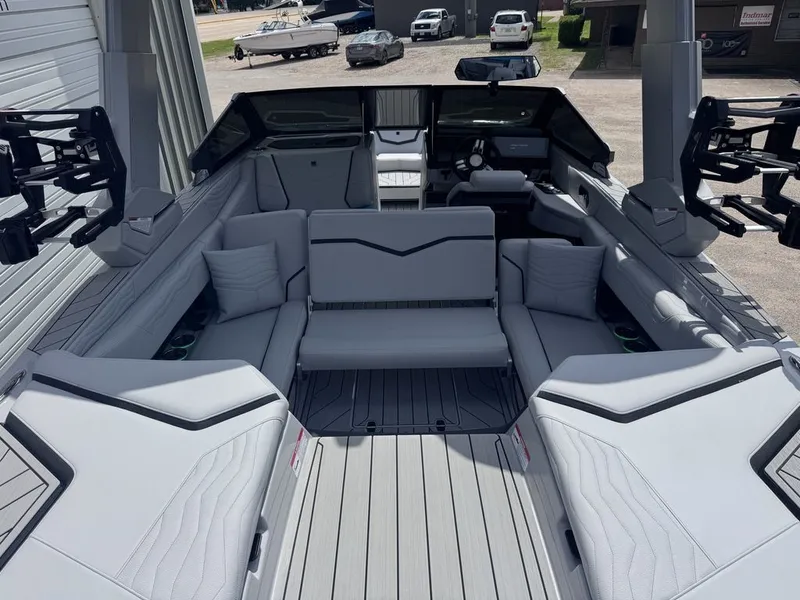 Slide: The Image of Nautique Super Air Nautique G23 2026 - 12