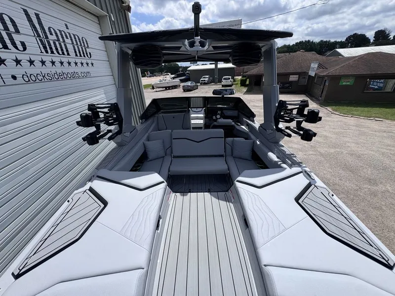 Slide: The Image of Nautique Super Air Nautique G23 2026 - 13