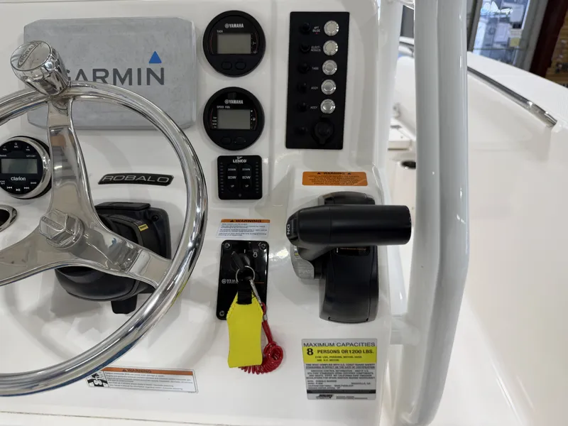 Slide: The Image of Robalo R200 Center Console 2022 - 20