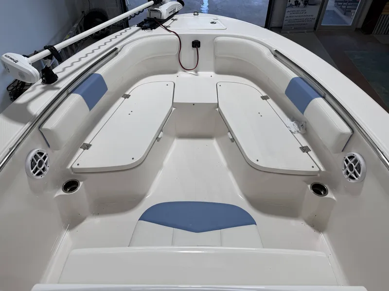 Slide: The Image of Robalo R200 Center Console 2022 - 24