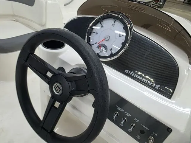 Slide: The Image of Bayliner E-160 Element 2021 - 11