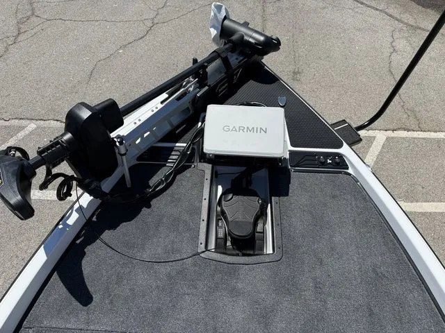 Slide: The Image of Phoenix Bass Boat 721 ZXL 2026 - 10