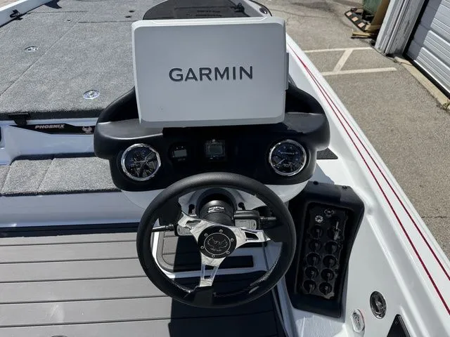 Slide: The Image of Phoenix Bass Boat 721 ZXL 2026 - 17