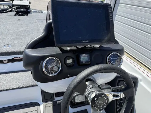 Slide: The Image of Phoenix Bass Boat 721 ZXL 2026 - 18