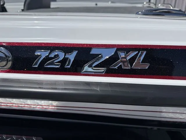 Slide: The Image of Phoenix Bass Boat 721 ZXL 2026 - 2