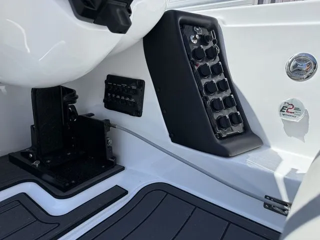 Slide: The Image of Phoenix Bass Boat 721 ZXL 2026 - 20