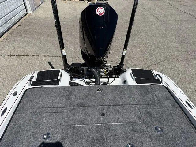 Slide: The Image of Phoenix Bass Boat 721 ZXL 2026 - 21