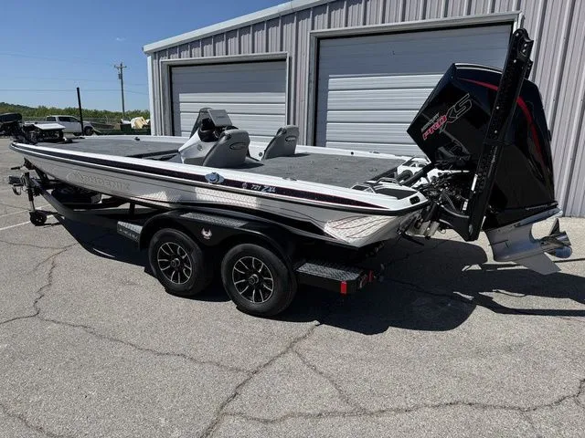 Slide: The Image of Phoenix Bass Boat 721 ZXL 2026 - 4