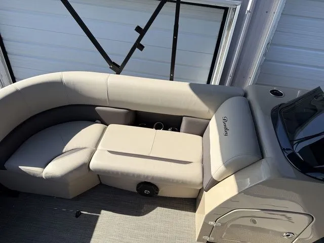 Slide: The Image of Bentley Pontoons Legacy 223 Swingback 2026 - 10