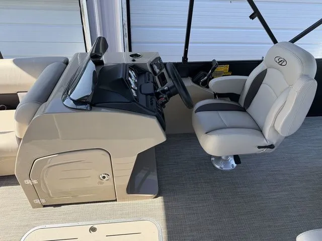 Slide: The Image of Bentley Pontoons Legacy 223 Swingback 2026 - 13