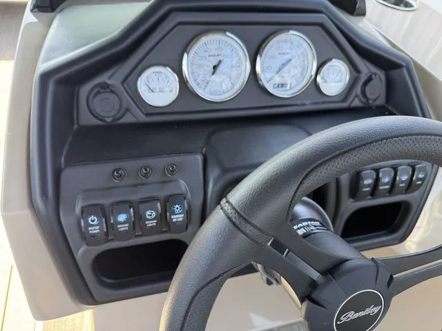 Slide: The Image of Bentley Pontoons Legacy 223 Swingback 2026 - 14