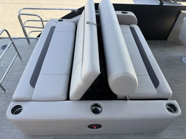 Slide: The Image of Bentley Pontoons Legacy 223 Swingback 2026 - 21