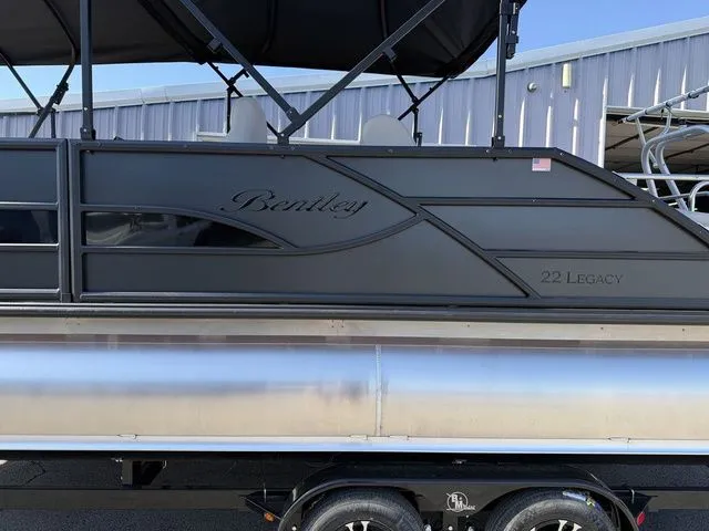 Slide: The Image of Bentley Pontoons Legacy 223 Swingback 2026 - 3