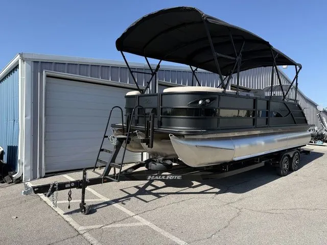 Slide: The Image of Bentley Pontoons Legacy 223 Swingback 2026 - 6
