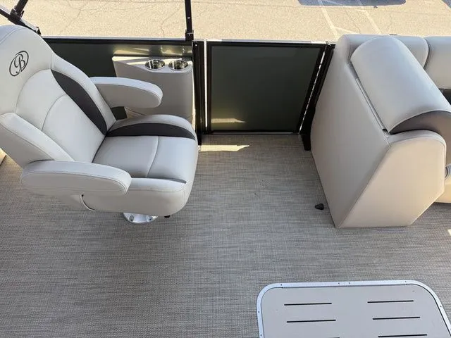 Slide: The Image of Bentley Pontoons Legacy 223 Swingback 2026 - 10