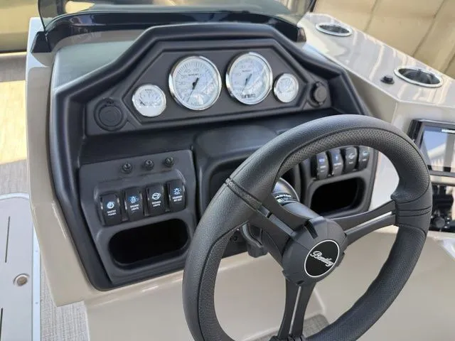 Slide: The Image of Bentley Pontoons Legacy 223 Swingback 2026 - 12