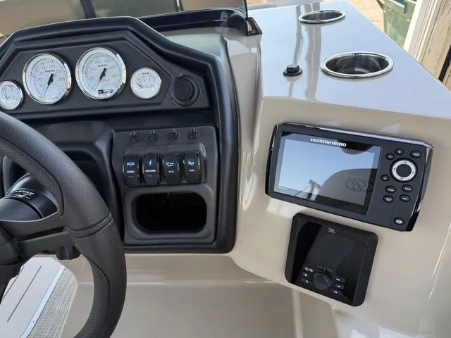 Slide: The Image of Bentley Pontoons Legacy 223 Swingback 2026 - 13