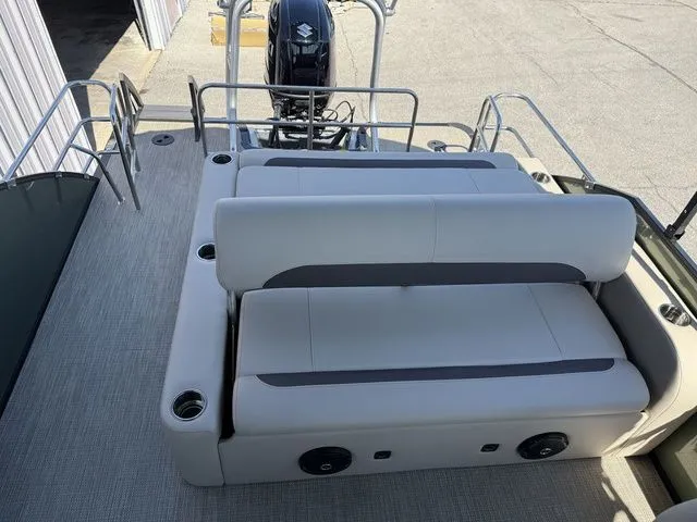 Slide: The Image of Bentley Pontoons Legacy 223 Swingback 2026 - 15