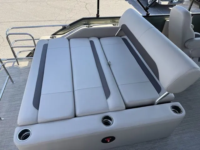 Slide: The Image of Bentley Pontoons Legacy 223 Swingback 2026 - 18