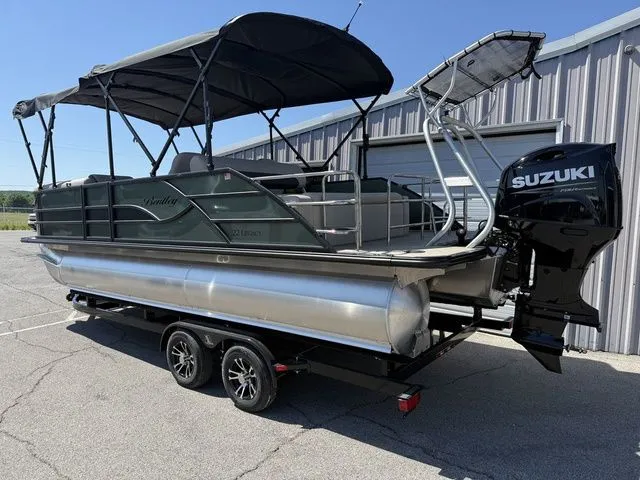 Slide: The Image of Bentley Pontoons Legacy 223 Swingback 2026 - 2