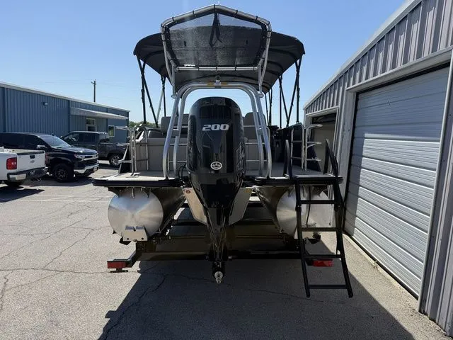 Slide: The Image of Bentley Pontoons Legacy 223 Swingback 2026 - 3