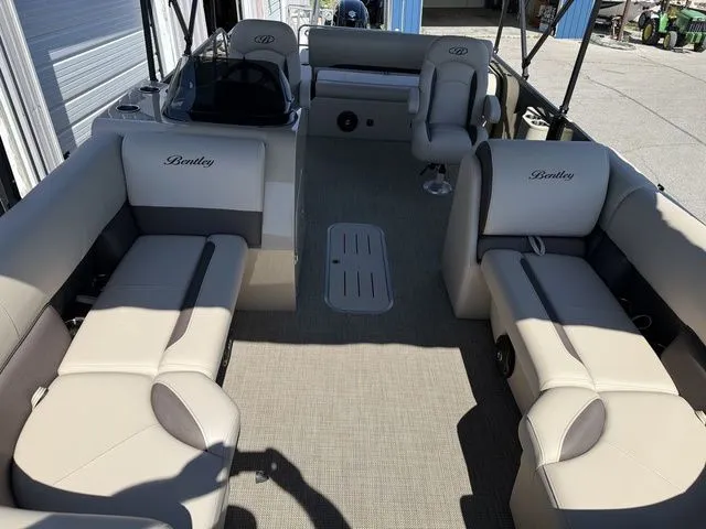 Slide: The Image of Bentley Pontoons Legacy 223 Swingback 2026 - 7
