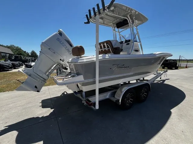 Slide: The Image of Pioneer 222 Sportfish 2026 - 10