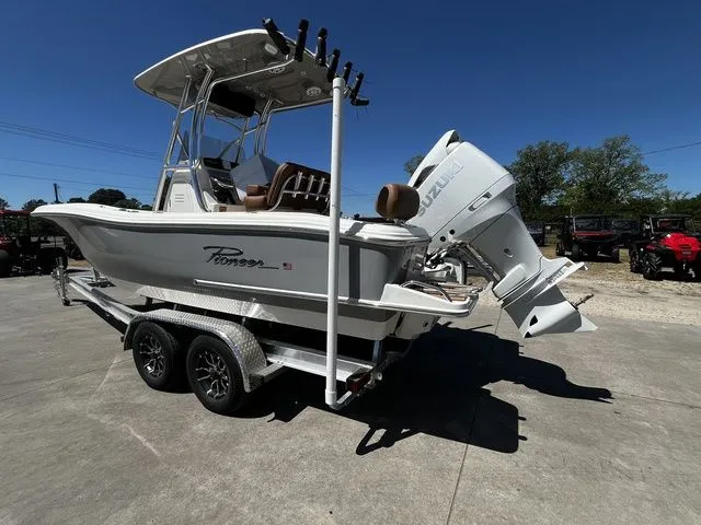 Slide: The Image of Pioneer 222 Sportfish 2026 - 11