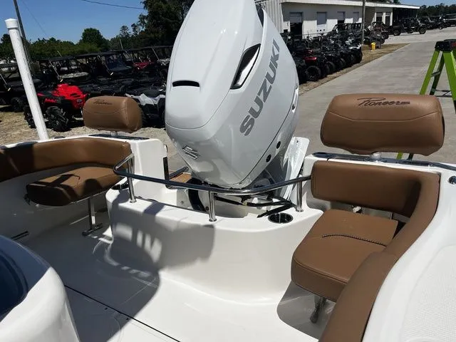 Slide: The Image of Pioneer 222 Sportfish 2026 - 15