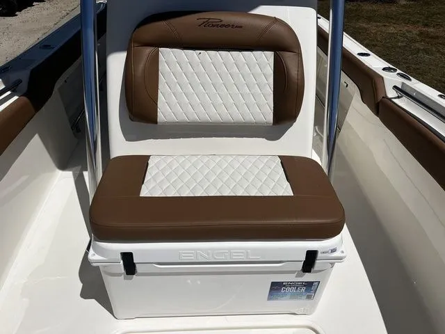 Slide: The Image of Pioneer 222 Sportfish 2026 - 16