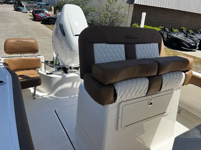 Slide: The Image of Pioneer 222 Sportfish 2026 - 17