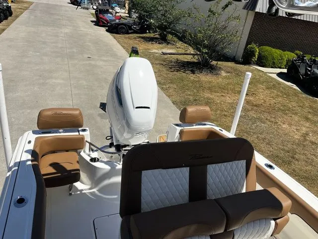 Slide: The Image of Pioneer 222 Sportfish 2026 - 18