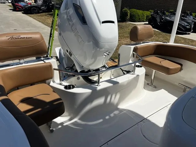Slide: The Image of Pioneer 222 Sportfish 2026 - 19
