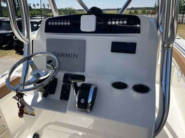 Slide: The Image of Pioneer 222 Sportfish 2026 - 20