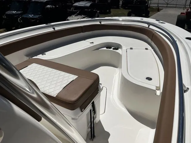 Slide: The Image of Pioneer 222 Sportfish 2026 - 30