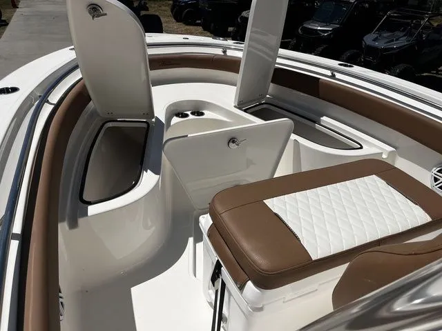Slide: The Image of Pioneer 222 Sportfish 2026 - 32