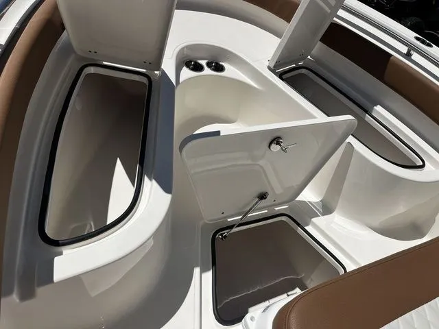 Slide: The Image of Pioneer 222 Sportfish 2026 - 33