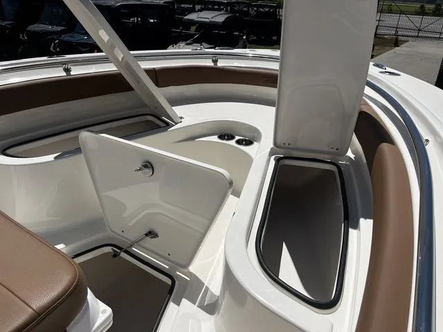 Slide: The Image of Pioneer 222 Sportfish 2026 - 35